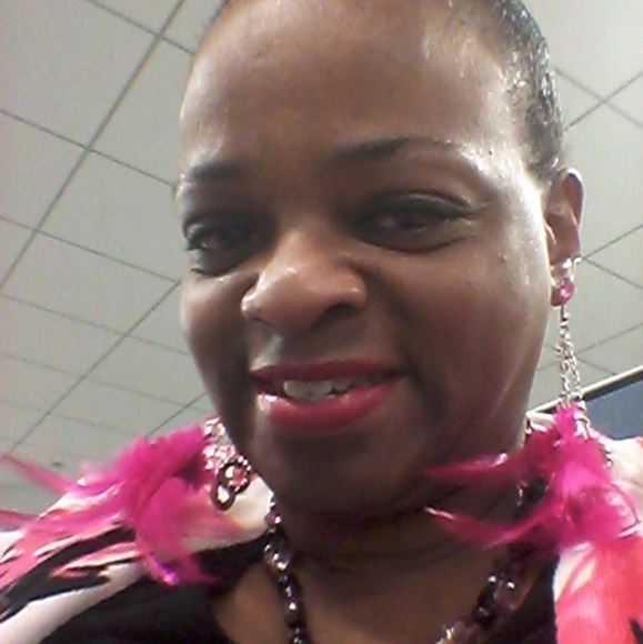 Meet your Posher, Lori - Picture 1 of 1